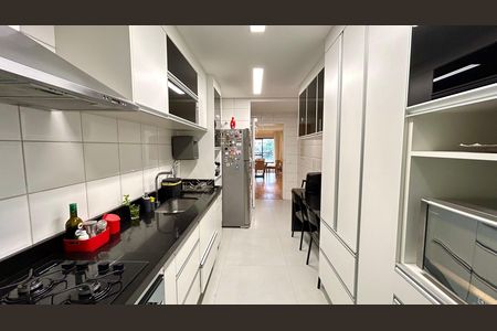 Apartamento à venda com 130m², 3 quartos e 2 vagas Apartamento à venda com 130m², 3 quartos e 2 vagasCozinha