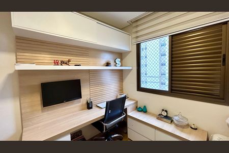 Apartamento à venda com 130m², 3 quartos e 2 vagas Apartamento à venda com 130m², 3 quartos e 2 vagasQuarto Suíte 1
