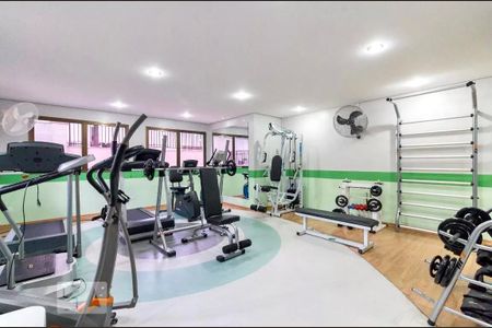 Apartamento à venda com 130m², 3 quartos e 2 vagas Apartamento à venda com 130m², 3 quartos e 2 vagasÁrea comum - Academia