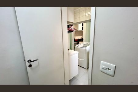 Apartamento à venda com 130m², 3 quartos e 2 vagas Apartamento à venda com 130m², 3 quartos e 2 vagasÁrea de Serviço