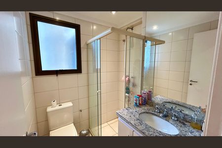 Apartamento à venda com 130m², 3 quartos e 2 vagas Apartamento à venda com 130m², 3 quartos e 2 vagasBanheiro da Suíte 1
