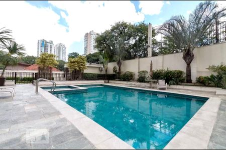 Apartamento à venda com 130m², 3 quartos e 2 vagas Apartamento à venda com 130m², 3 quartos e 2 vagasÁrea comum - Piscina