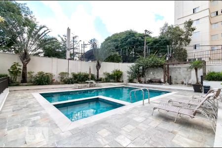 Apartamento à venda com 130m², 3 quartos e 2 vagas Apartamento à venda com 130m², 3 quartos e 2 vagasÁrea comum - Piscina