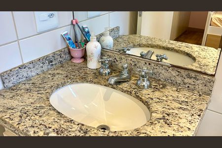 Apartamento à venda com 130m², 3 quartos e 2 vagas Apartamento à venda com 130m², 3 quartos e 2 vagasBanheiro da Suíte 2
