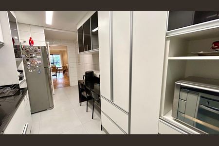 Apartamento à venda com 130m², 3 quartos e 2 vagas Apartamento à venda com 130m², 3 quartos e 2 vagasCozinha