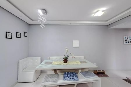 Foto 02 de casa à venda com 3 quartos, 200m² em Cambuci, São Paulo