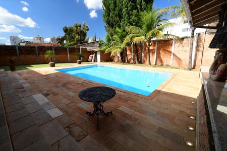 Casa para alugar com 700m², 6 quartos e 20 vagasPiscina