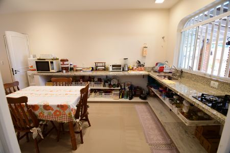 Casa para alugar com 700m², 6 quartos e 20 vagasCozinha