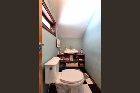 Casa à venda com 197m², 3 quartos e 10 vagas Casa à venda com 197m², 3 quartos e 10 vagasLavabo