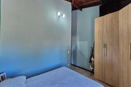 Casa à venda com 197m², 3 quartos e 10 vagas Casa à venda com 197m², 3 quartos e 10 vagasQuarto 3 - Suíte