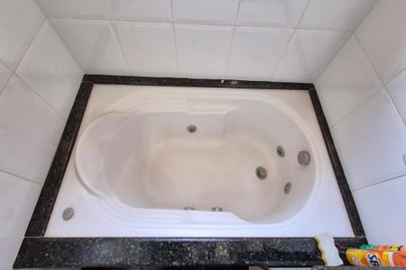 Casa à venda com 197m², 3 quartos e 10 vagas Casa à venda com 197m², 3 quartos e 10 vagasDetalhe do Banheiro da Suíte