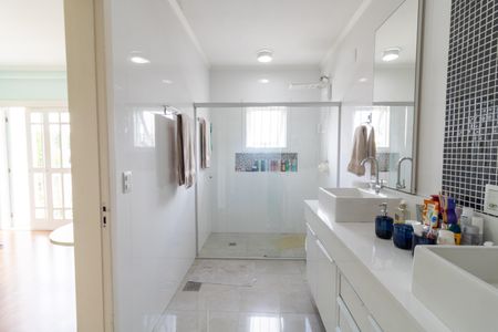 Casa à venda com 356m², 4 quartos e 2 vagasBanheiro da Suíte 2