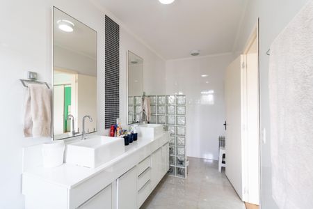 Casa à venda com 356m², 4 quartos e 2 vagasBanheiro da Suíte 2