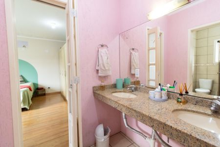 Casa à venda com 356m², 4 quartos e 2 vagasBanheiro