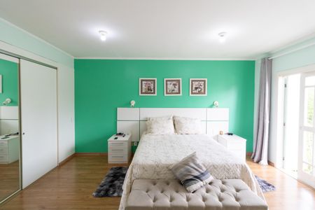 Casa à venda com 356m², 4 quartos e 2 vagasSuíte 2