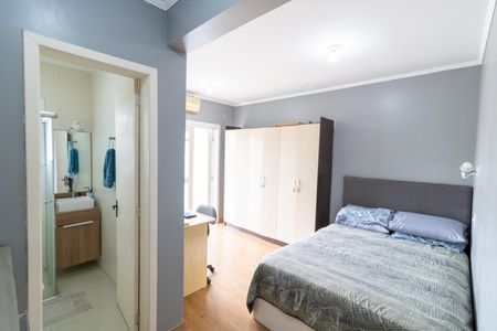 Casa à venda com 356m², 4 quartos e 2 vagasSuíte 1