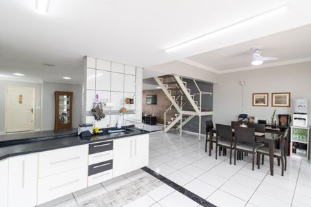 Casa à venda com 356m², 4 quartos e 2 vagasCozinha