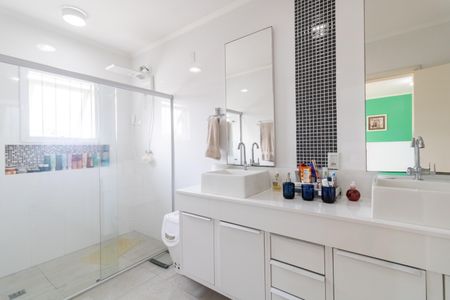 Casa à venda com 356m², 4 quartos e 2 vagasBanheiro da Suíte 2