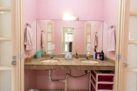 Casa à venda com 356m², 4 quartos e 2 vagasBanheiro