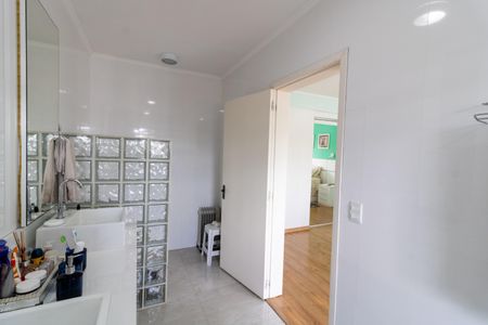 Casa à venda com 356m², 4 quartos e 2 vagasBanheiro da Suíte 2