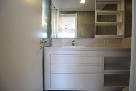 Apartamento à venda com 90m², 2 quartos e 2 vagasBanheiro da Suíte 1