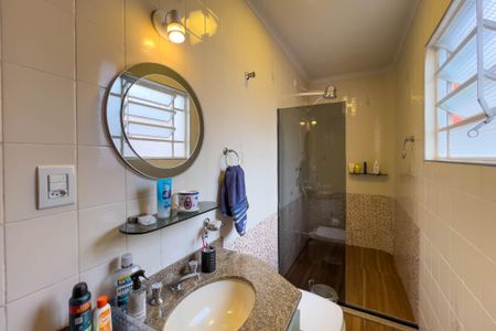 Casa à venda com 132m², 3 quartos e 2 vagasBanheiro do quarto 2