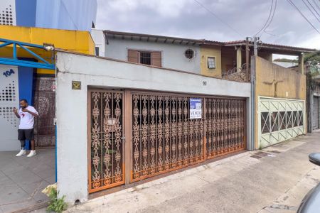 Casa à venda com 132m², 3 quartos e 2 vagasFachada