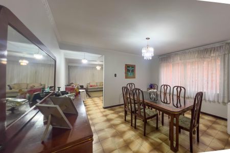 Casa à venda com 132m², 3 quartos e 2 vagasSala
