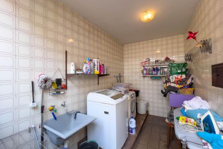 Casa à venda com 132m², 3 quartos e 2 vagasQuintal e área de serviço 