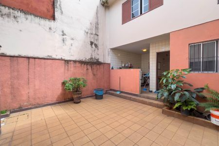 Casa à venda com 132m², 3 quartos e 2 vagasQuintal e área de serviço 