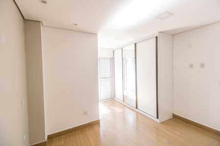 Casa para alugar com 230m², 2 quartos e 1 vaga Casa para alugar com 230m², 2 quartos e 1 vagaSuíte 2