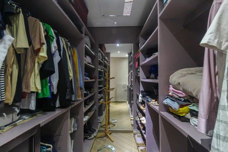 Casa para alugar com 500m², 3 quartos e 2 vagas Casa para alugar com 500m², 3 quartos e 2 vagasCloset da Suíte 1