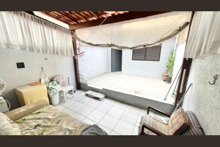 Casa à venda com 110m², 3 quartos e 1 vagaQuintal