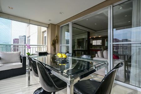 Apartamento à venda com 107m², 3 quartos e 2 vagasVaranda