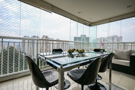 Apartamento à venda com 107m², 3 quartos e 2 vagasVaranda