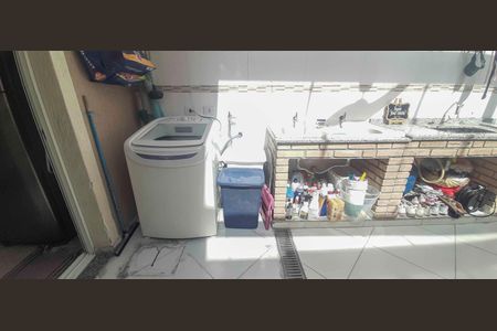 Casa à venda com 155m², 3 quartos e 2 vagas Casa à venda com 155m², 3 quartos e 2 vagasÁrea de Serviço
