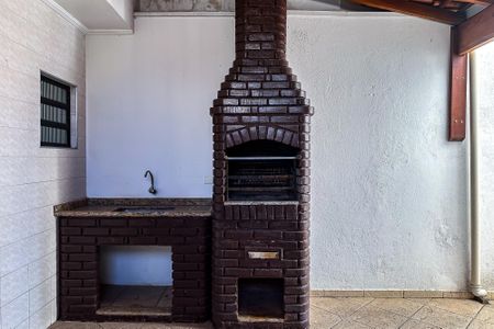 Casa à venda com 186m², 3 quartos e 2 vagasQuintal