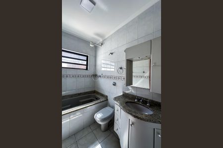 Casa à venda com 186m², 3 quartos e 2 vagasBanheiro da Suíte 3