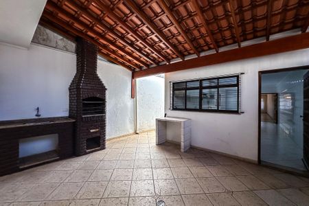 Casa à venda com 186m², 3 quartos e 2 vagasQuintal