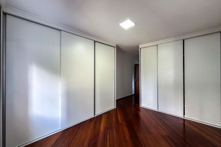 Casa à venda com 186m², 3 quartos e 2 vagasSuíte 1