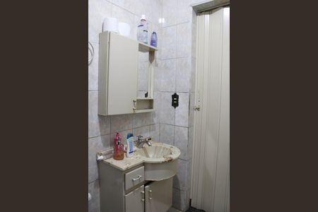 Banheiro de casa para alugar com 1 quarto, 57m² em Vila Jaraguá, São Paulo