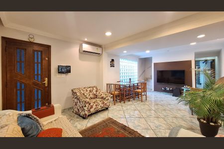 Casa à venda com 190m², 4 quartos e 2 vagasSala