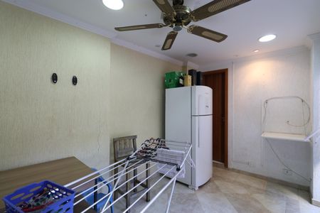 Casa à venda com 190m², 4 quartos e 2 vagasQuarto de serviço 