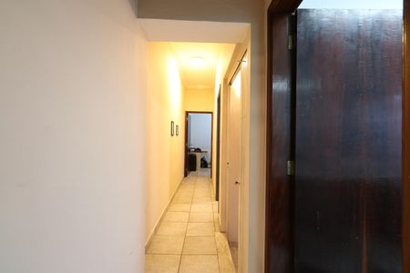 Casa à venda com 190m², 4 quartos e 2 vagasCorredor
