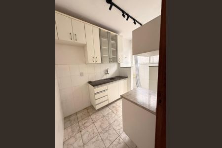 Cozinha de apartamento para alugar com 3 quartos, 72m² em Heliópolis, Belo Horizonte