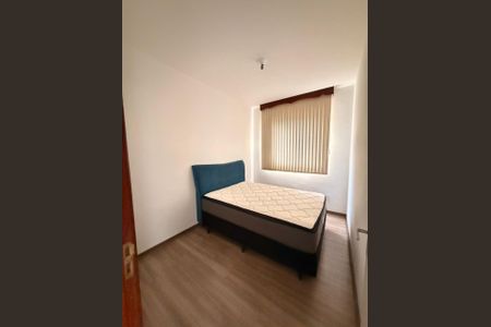 Quarto de apartamento para alugar com 3 quartos, 72m² em Heliópolis, Belo Horizonte