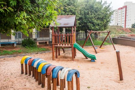 Apartamento para alugar com 45m², 2 quartos e 1 vaga Apartamento para alugar com 45m², 2 quartos e 1 vagaÁrea comum - Playground