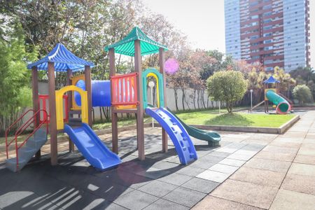 Apartamento para alugar com 281m², 3 quartos e 2 vagasÁrea comum - Playground