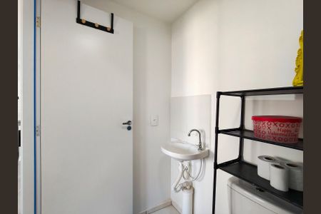 Apartamento para alugar com 46m², 2 quartos e sem vaga Apartamento para alugar com 46m², 2 quartos e sem vagaBanheiro Corredor