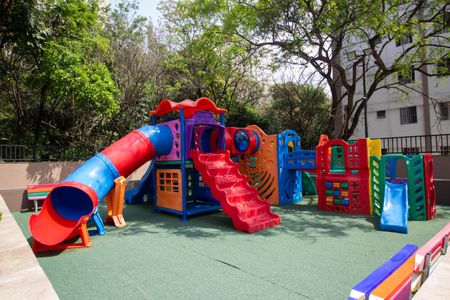 Apartamento para alugar com 132m², 3 quartos e 2 vagas Apartamento para alugar com 132m², 3 quartos e 2 vagasÁrea comum - Playground